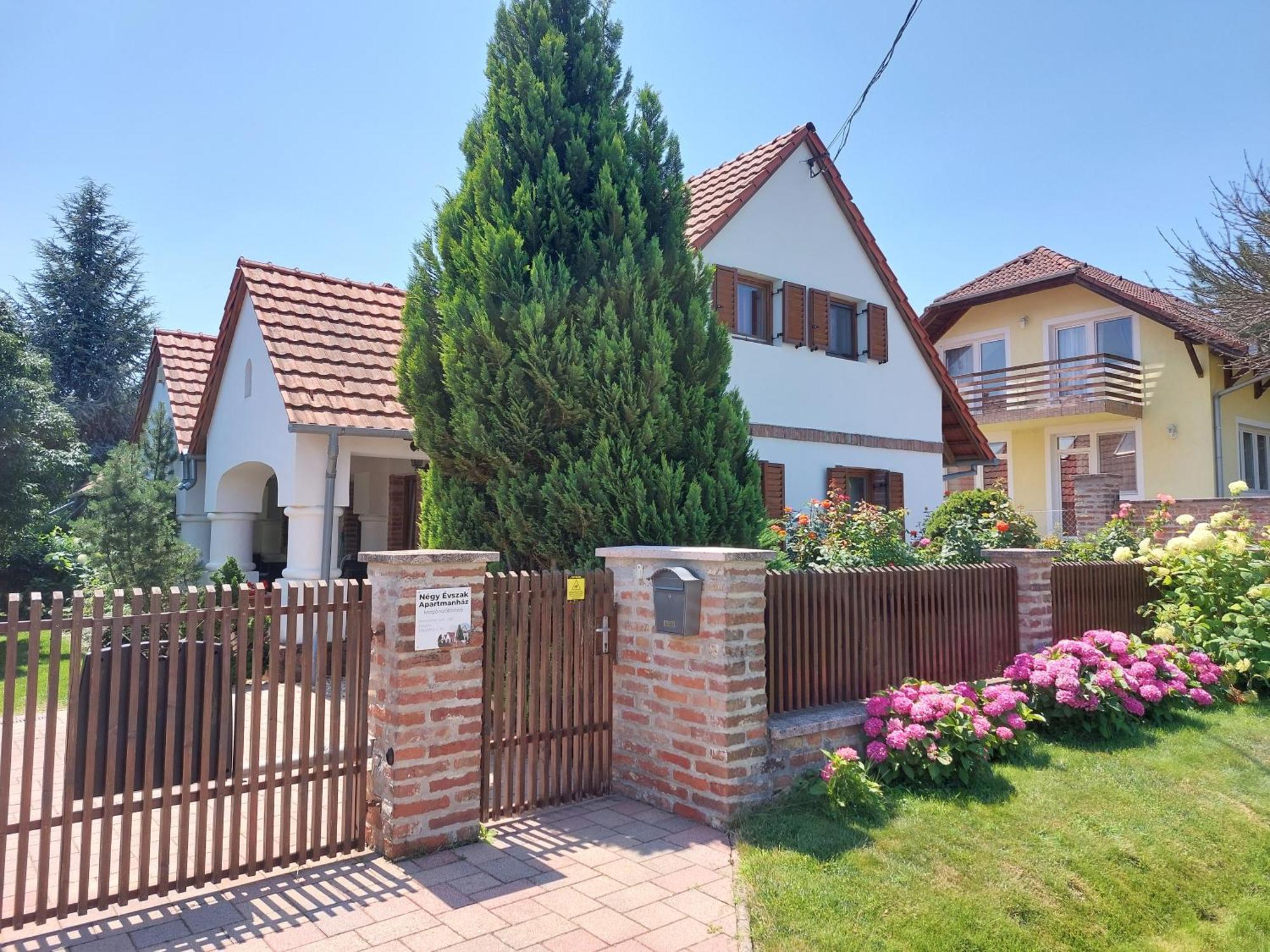 Negy Evszak Apartmanhaz Залакарош Экстерьер фото